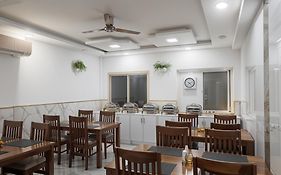 Hotel Atlantiis Suites Near Delhi Airport